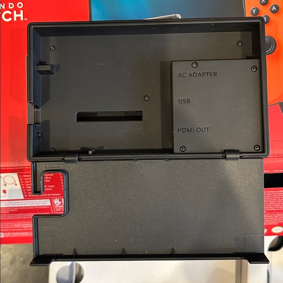 Nintendo Switch - Picture 6 of 13
